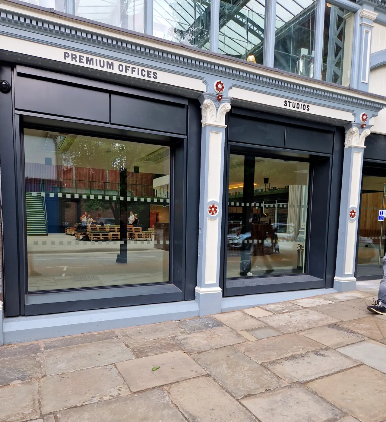 Thermally broken commercial aluminium door and framing